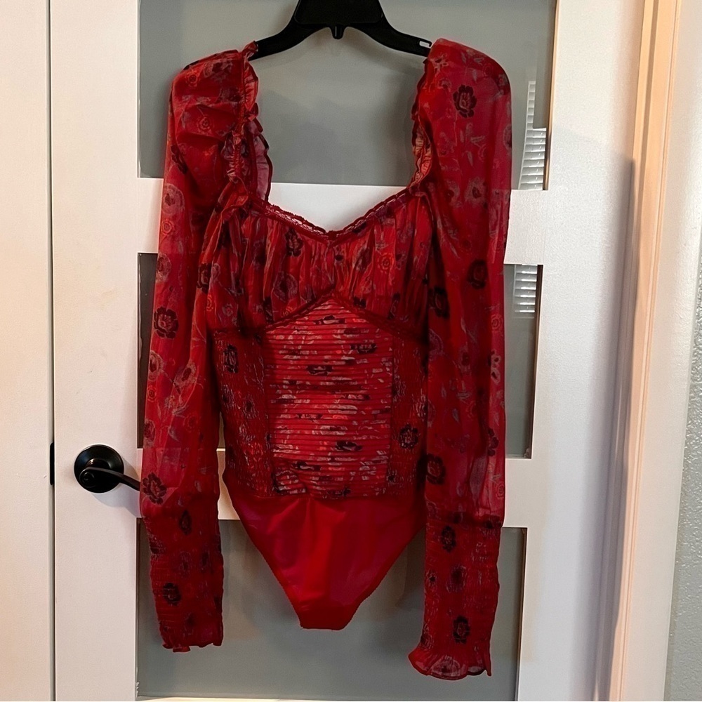 FREE PEOPLE Intimately red floral bodysuit. Size M